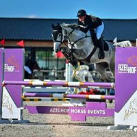 ines_jumping