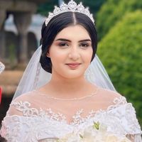 naomi_holeea