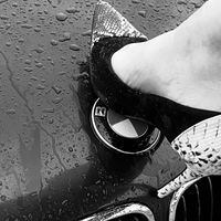 o_nebuna_cu_atitudine