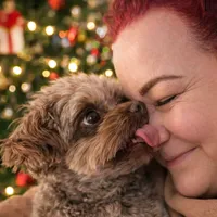 Süß schüchtern und