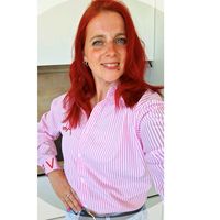 teamladyk_in_red