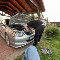 Honda leży w rowie Rafon