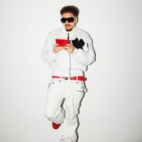 ALEEN IS MAAR ALLEEN