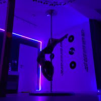 marti_poledance1